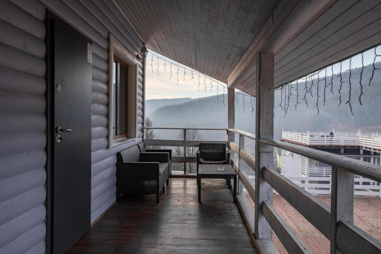 Wellland Hotel Yaremche Exterior photo
